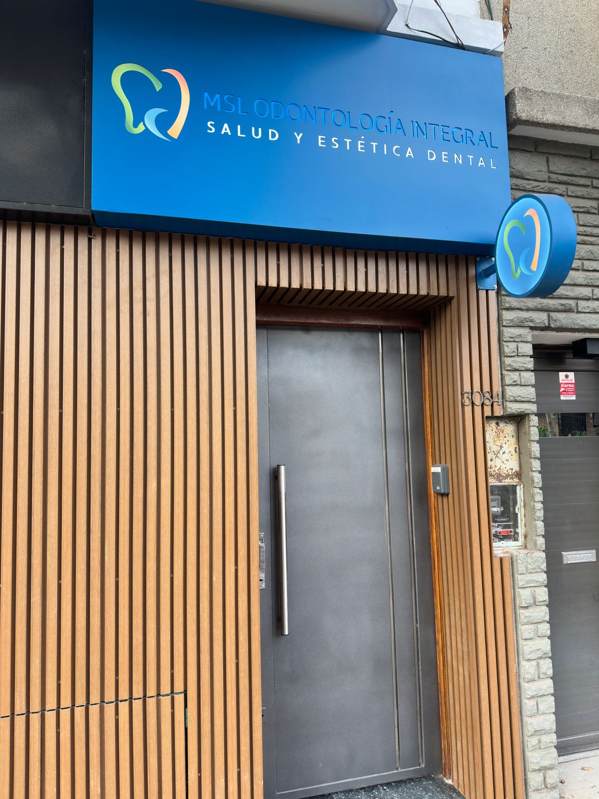 Fachada exterior de MSL Odontología Integral en Olivos